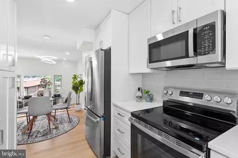 Kitchen - 8530 Barrington Ct #938, Springfield, VA 22152 photo 3 of 4