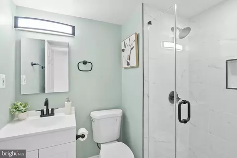 Bath - 8530 Barrington Ct #938, Springfield, VA 22152 photo 2 of 2