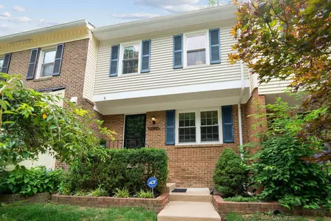5914 Langton Dr, Alexandria, VA 22310