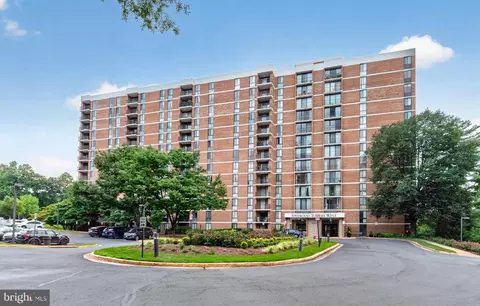 2300 Pimmit Dr #712, Falls Church, VA 22043