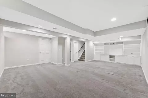 Living - 6015 Backlick Rd, Springfield, VA 22150 photo 3 of 4