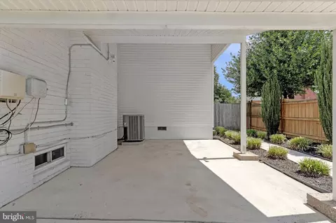 Exterior - 6015 Backlick Rd, Springfield, VA 22150 photo 3 of 8