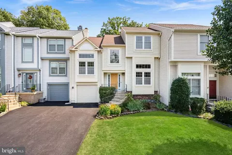 6537 Palisades Dr, Centreville, VA 20121