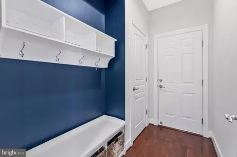 Entry Way - 1302 Scotts Run Rd, Mclean, VA 22102 photo 3 of 8