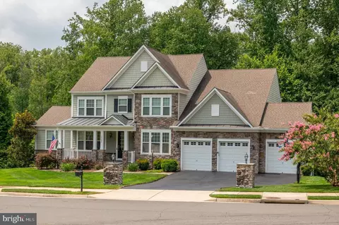 Exterior - 1302 Scotts Run Rd, Mclean, VA 22102 photo 2 of 20