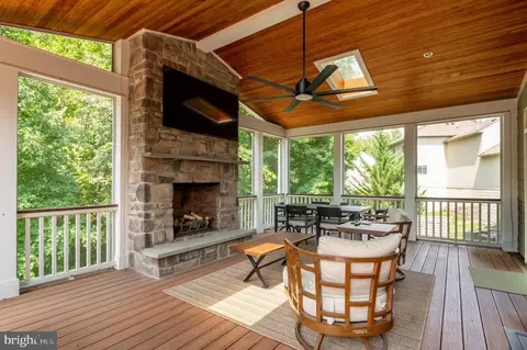Exterior - 1302 Scotts Run Rd, Mclean, VA 22102 photo 10 of 20
