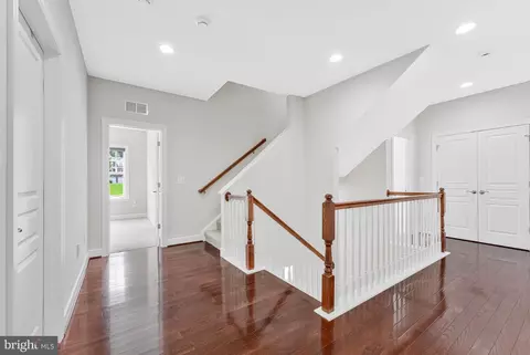 Entry Way - 1302 Scotts Run Rd, Mclean, VA 22102 photo 4 of 8