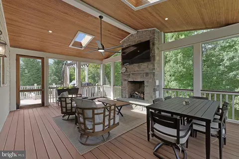 Exterior - 1302 Scotts Run Rd, Mclean, VA 22102 photo 12 of 20
