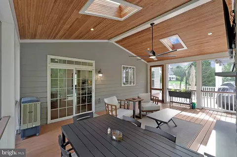 Exterior - 1302 Scotts Run Rd, Mclean, VA 22102 photo 13 of 20
