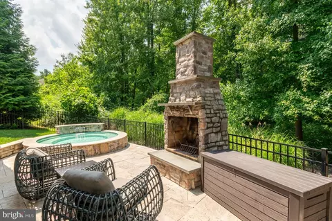 Exterior - 1302 Scotts Run Rd, Mclean, VA 22102 photo 6 of 20