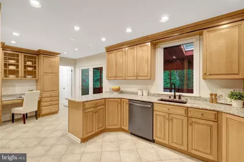 Kitchen - 10910 Wilder Point Ln, Reston, VA 20191 photo 4 of 4