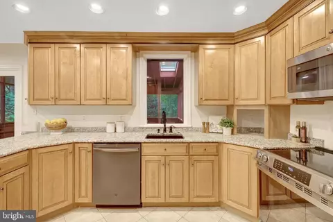 Kitchen - 10910 Wilder Point Ln, Reston, VA 20191 photo 3 of 4