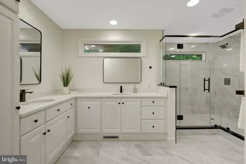 Bath - 10910 Wilder Point Ln, Reston, VA 20191 photo 2 of 5
