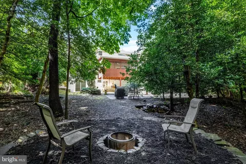 Exterior - 10910 Wilder Point Ln, Reston, VA 20191 photo 10 of 11