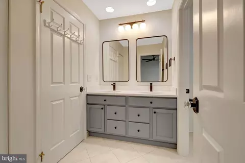 Bath - 10910 Wilder Point Ln, Reston, VA 20191 photo 4 of 5