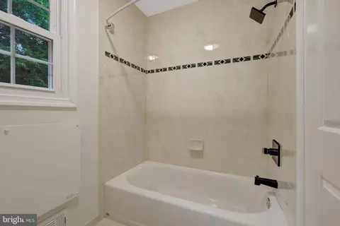 Bath - 10910 Wilder Point Ln, Reston, VA 20191 photo 5 of 5