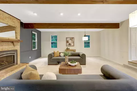 Living - 10910 Wilder Point Ln, Reston, VA 20191 photo 5 of 5