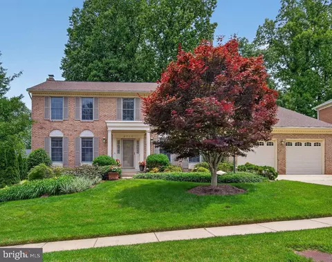 9710 Dansk Ct, Fairfax, VA 22032