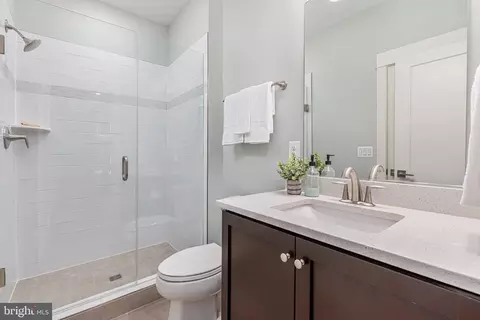 Bath - 1876 Easterly Rd, Reston, VA 20190 photo 4 of 4