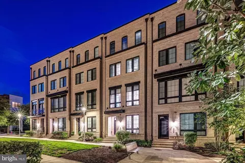 Exterior - 1876 Easterly Rd, Reston, VA 20190 photo 2 of 12