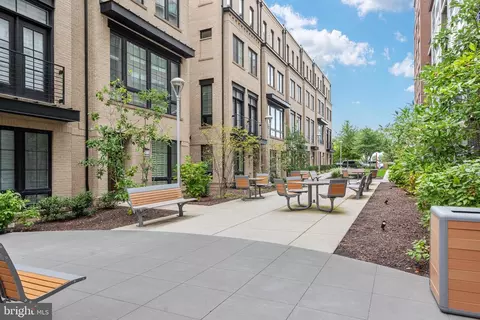 Exterior - 1876 Easterly Rd, Reston, VA 20190 photo 5 of 12