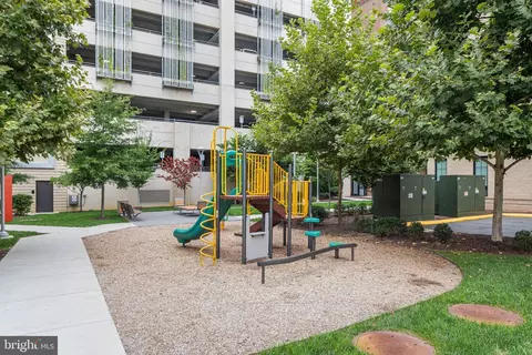 Exterior - 1876 Easterly Rd, Reston, VA 20190 photo 6 of 12
