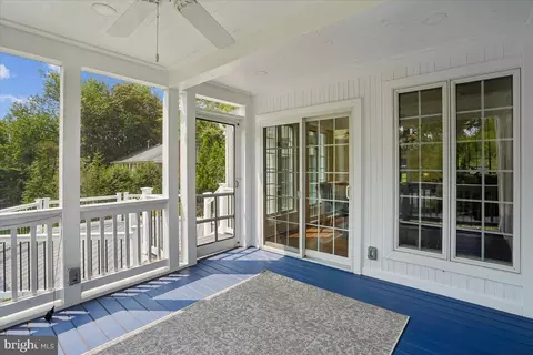 Exterior - 911 Rail Ct, Mclean, VA 22102 photo 3 of 15