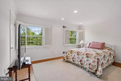Bedroom - 911 Rail Ct, Mclean, VA 22102 photo 4 of 9