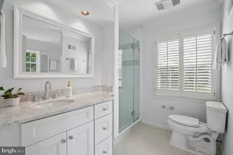 Bath - 911 Rail Ct, Mclean, VA 22102 photo 6 of 8