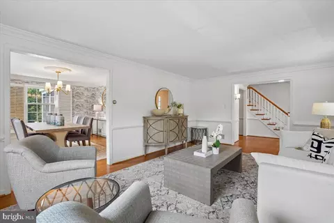 Living - 911 Rail Ct, Mclean, VA 22102 photo 2 of 3