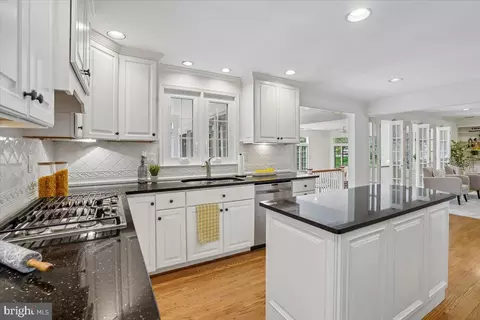 Kitchen - 911 Rail Ct, Mclean, VA 22102 photo 4 of 5