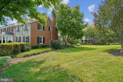 Exterior - 911 Rail Ct, Mclean, VA 22102 photo 14 of 15