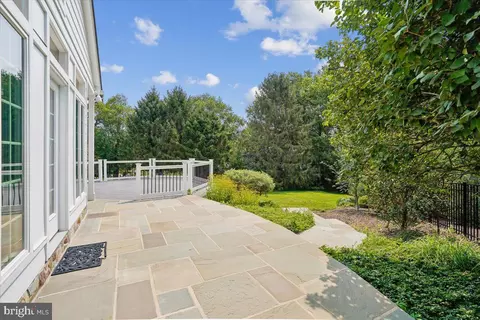 Exterior - 911 Rail Ct, Mclean, VA 22102 photo 5 of 15
