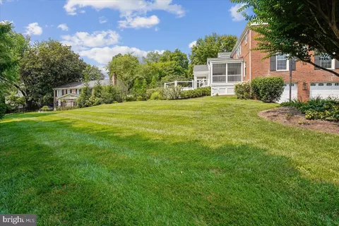 Exterior - 911 Rail Ct, Mclean, VA 22102 photo 15 of 15