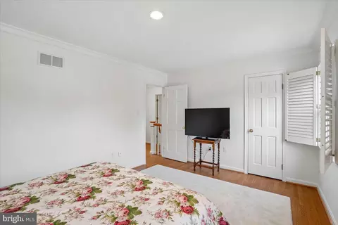 Bedroom - 911 Rail Ct, Mclean, VA 22102 photo 5 of 9