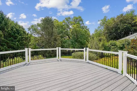 Exterior - 911 Rail Ct, Mclean, VA 22102 photo 7 of 15