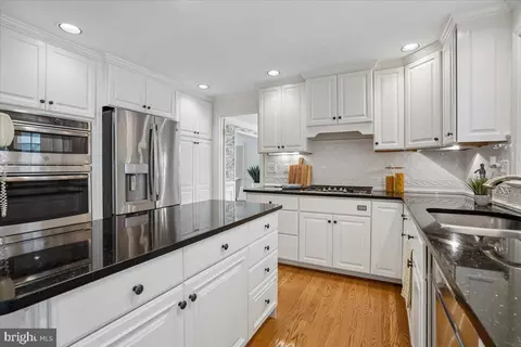 Kitchen - 911 Rail Ct, Mclean, VA 22102 photo 3 of 5