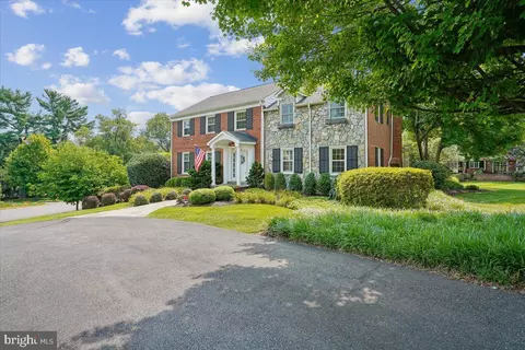 Exterior - 911 Rail Ct, Mclean, VA 22102 photo 13 of 15