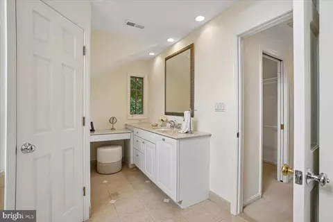 Entry Way - 911 Rail Ct, Mclean, VA 22102 photo 3 of 3
