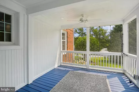 Exterior - 911 Rail Ct, Mclean, VA 22102 photo 4 of 15