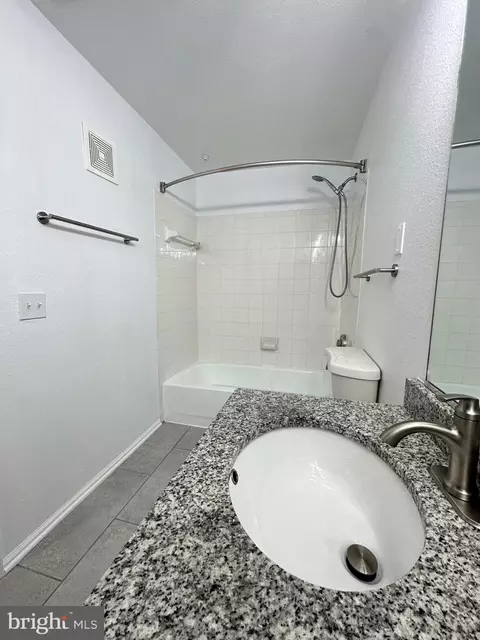 Bath - 1580 Spring Gate Dr #4216, Mclean, VA 22102 photo 1 of 3
