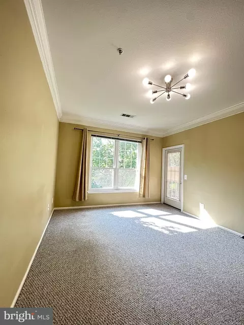 Living - 1580 Spring Gate Dr #4216, Mclean, VA 22102 photo 1 of 2