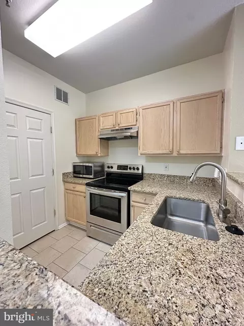 Kitchen - 1580 Spring Gate Dr #4216, Mclean, VA 22102 photo 2 of 3