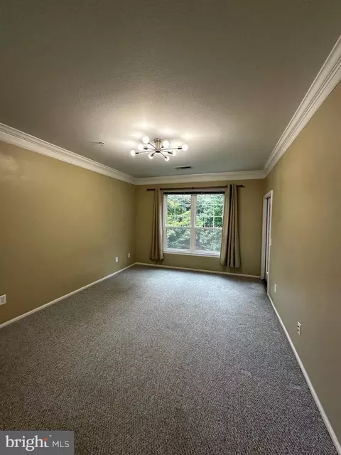 Living - 1580 Spring Gate Dr #4216, Mclean, VA 22102 photo 2 of 2