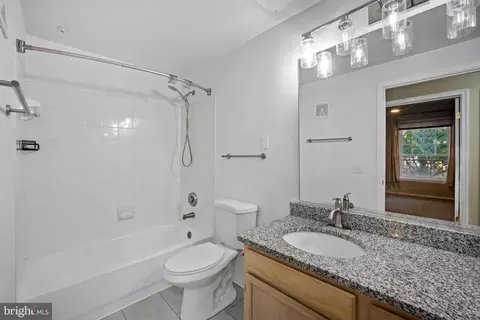 Bath - 1580 Spring Gate Dr #4216, Mclean, VA 22102 photo 1 of 1