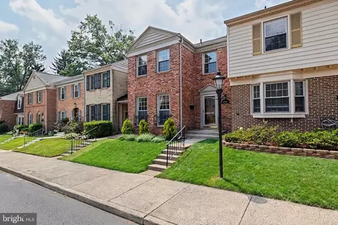 5426 Cabot Ridge Ct, Fairfax, VA 22032