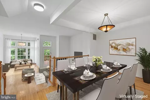 5438 Summer Leaf Ln, Alexandria, VA 22312