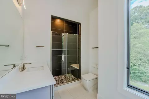 Bath - 1434 Waggaman Cir, Mclean, VA 22101 photo 8 of 8