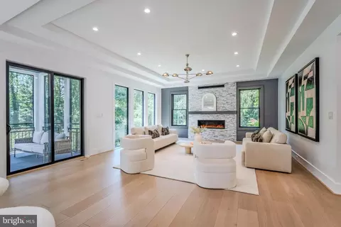 Living - 1434 Waggaman Cir, Mclean, VA 22101 photo 2 of 9