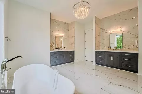 Bath - 1434 Waggaman Cir, Mclean, VA 22101 photo 3 of 8